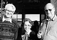 Drie skrywers saam op Wellington: P H Nortje, mev Ina de Villiers van Kook en Geniet-faam en dr John Kannemeyer, die toergids.